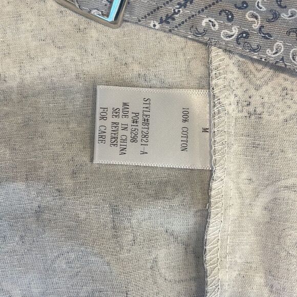 MADE YOU COUNTRY BANDANA PRINT BUTTON-FRONT CROP TOP (MULTI) - Picture 7 of 7